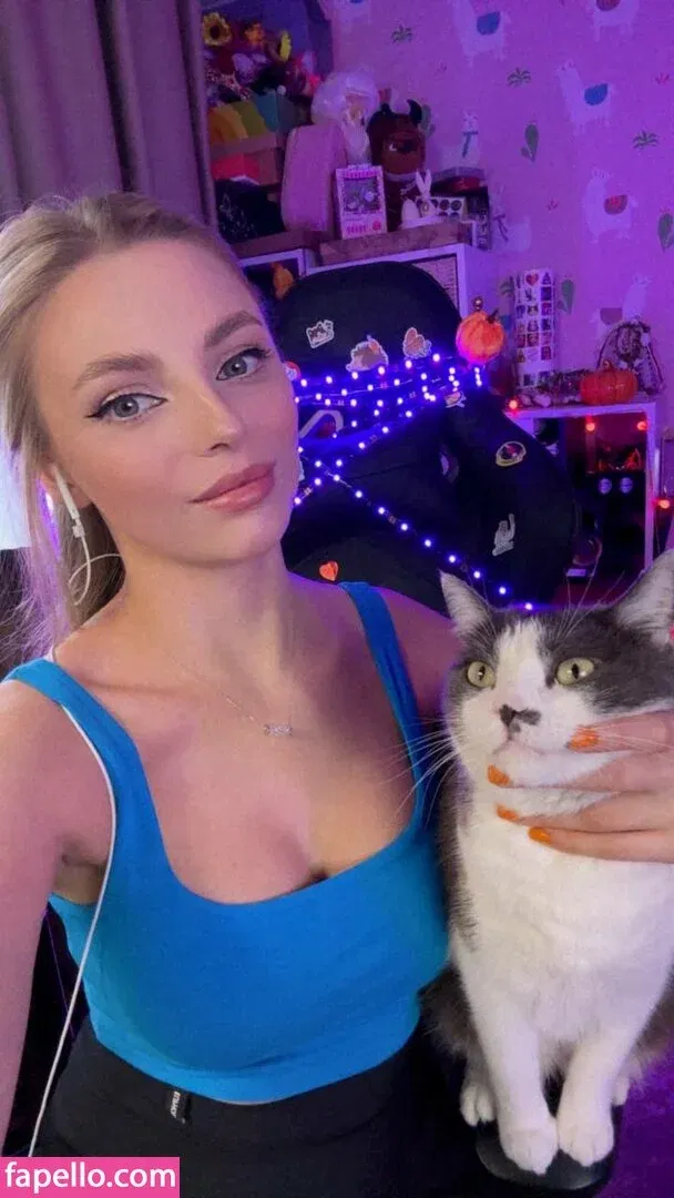 busya18plus Onlyfans Photo Gallery 