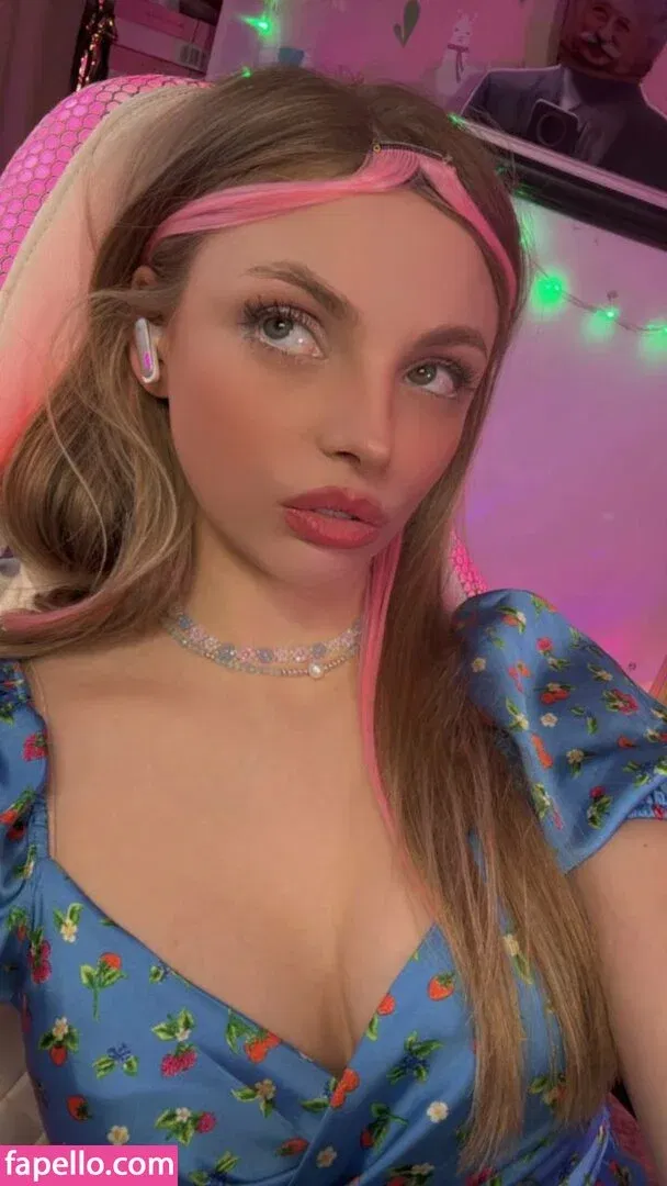 busya18plus Onlyfans Photo Gallery 