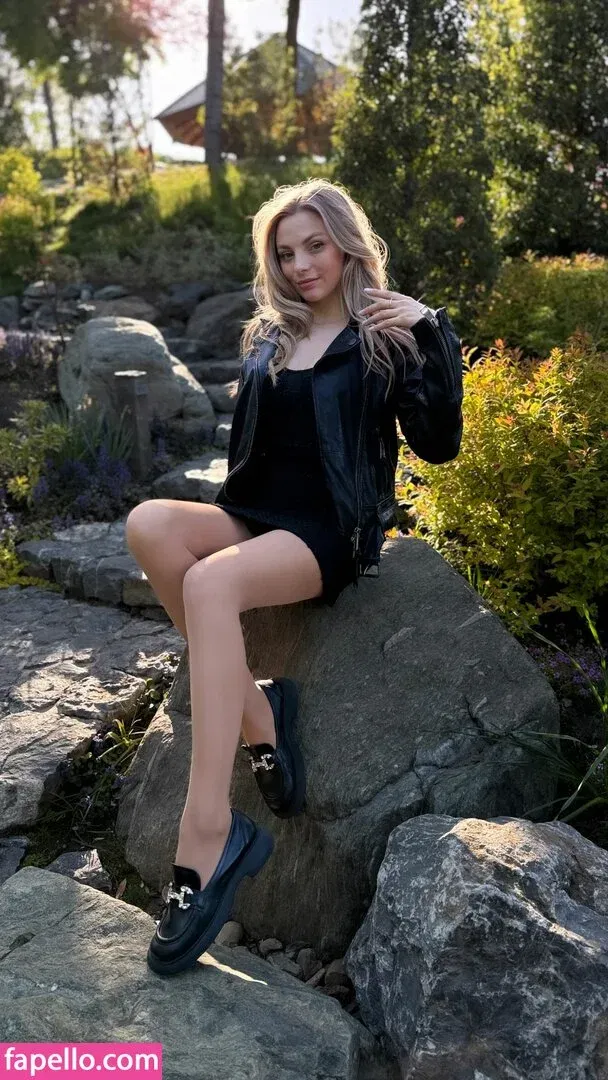 busya18plus Onlyfans Photo Gallery 