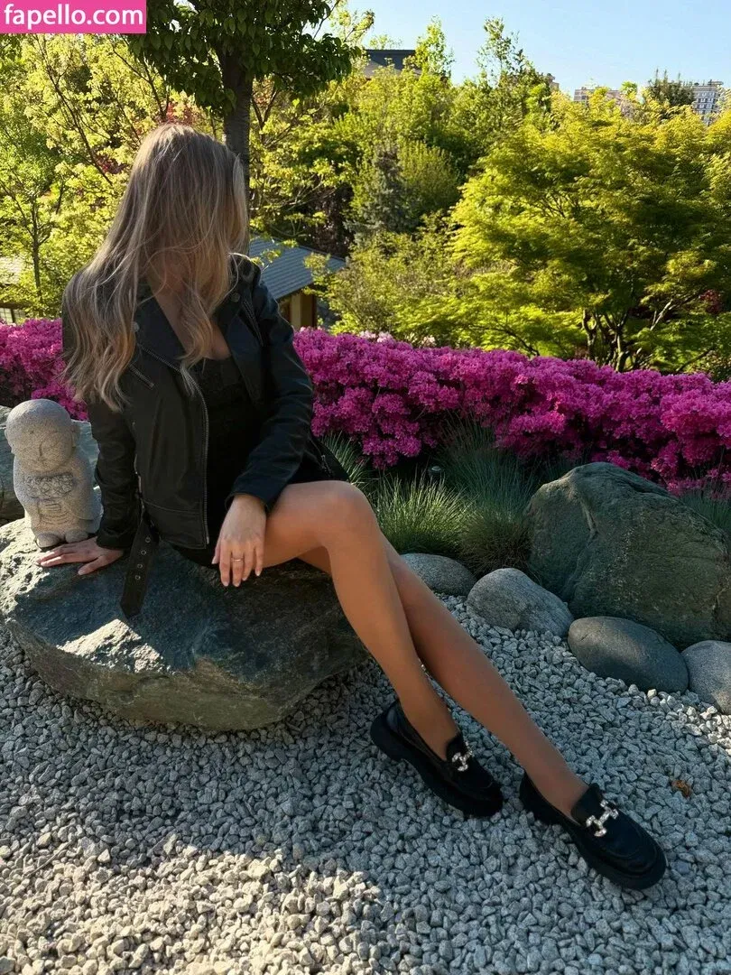 busya18plus Onlyfans Photo Gallery 