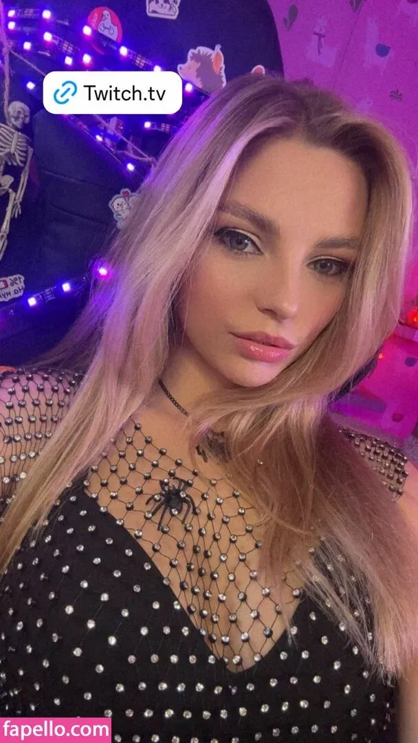 busya18plus Onlyfans Photo Gallery 