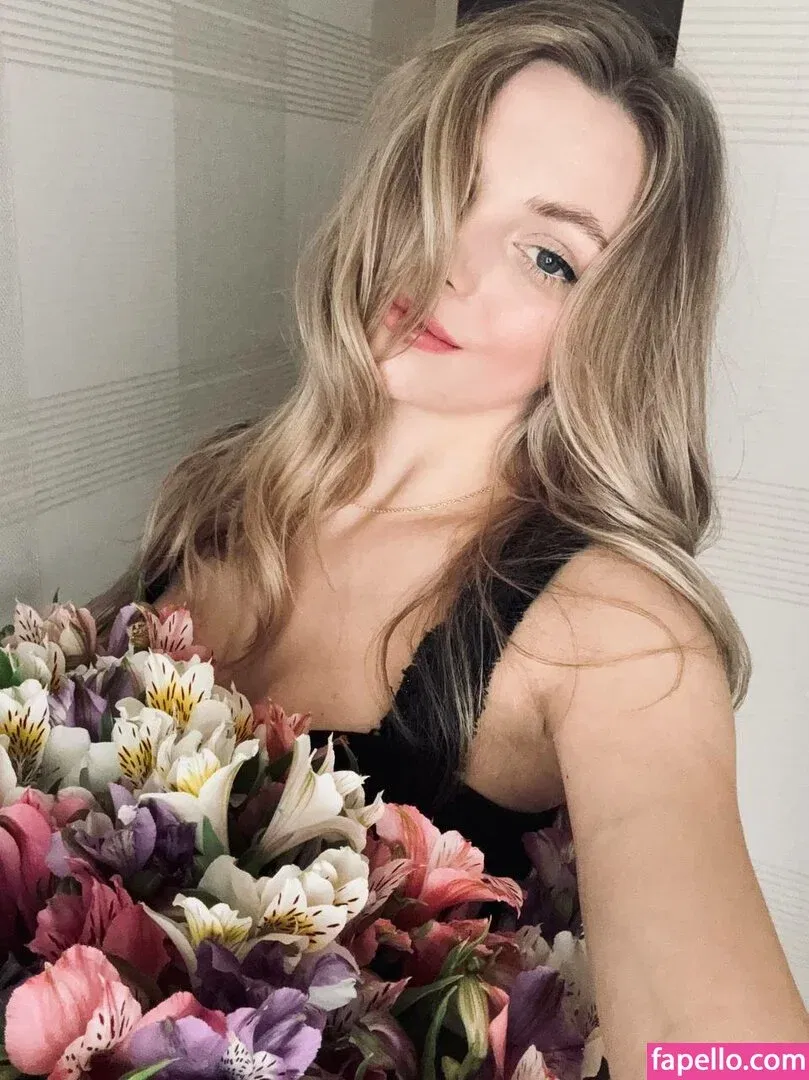 busya18plus Onlyfans Photo Gallery 