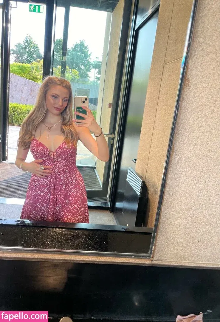 busya18plus Onlyfans Photo Gallery 