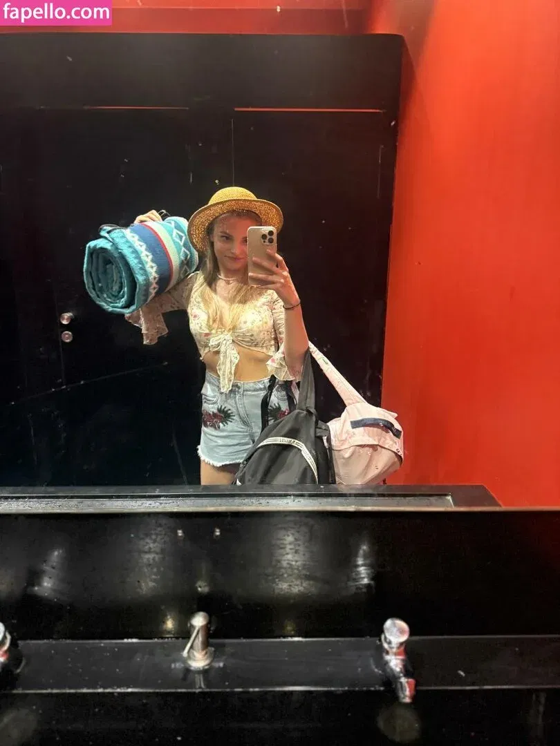 busya18plus Onlyfans Photo Gallery 