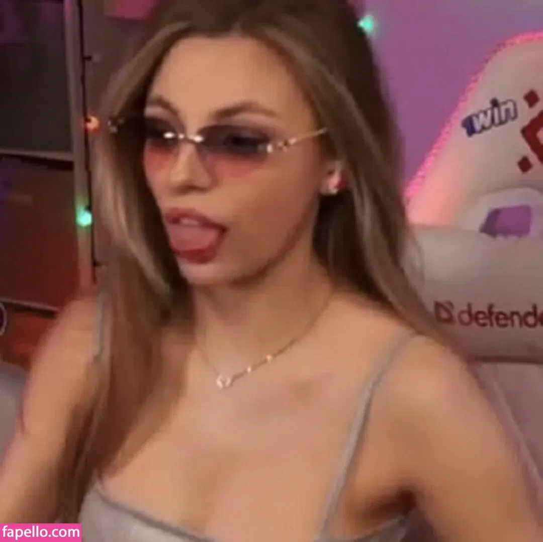 busya18plus Onlyfans Photo Gallery 