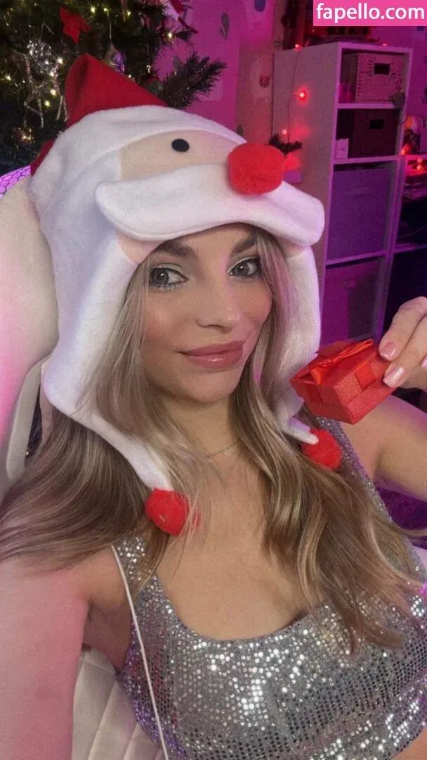 busya18plus Onlyfans Photo Gallery 