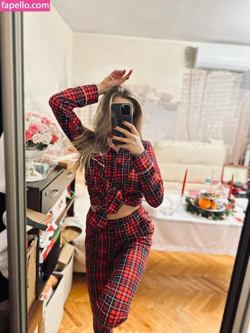 busya18plus Onlyfans Photo Gallery 