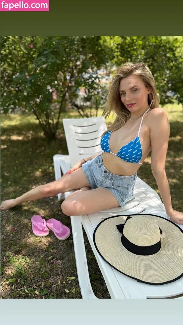 busya18plus Onlyfans Photo Gallery 