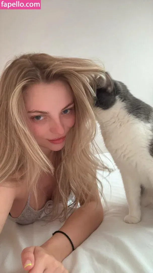 busya18plus Onlyfans Photo Gallery 