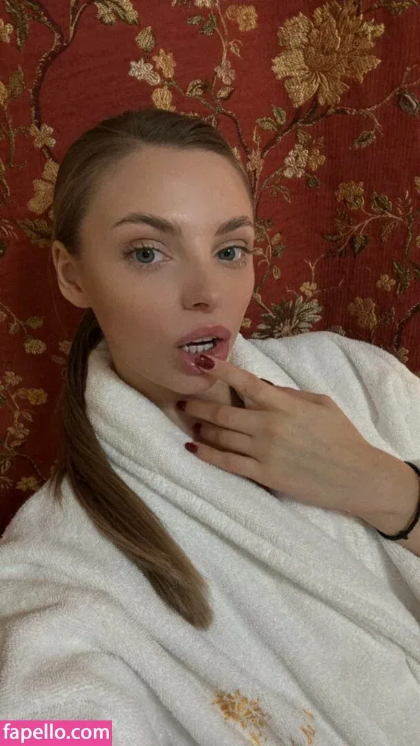 busya18plus Onlyfans Photo Gallery 