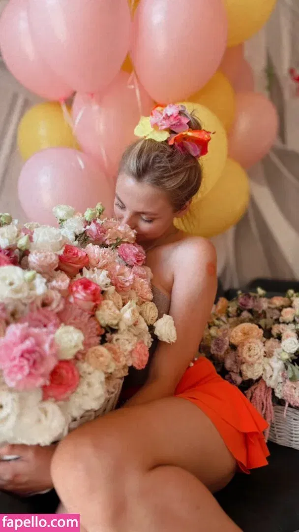 busya18plus Onlyfans Photo Gallery 