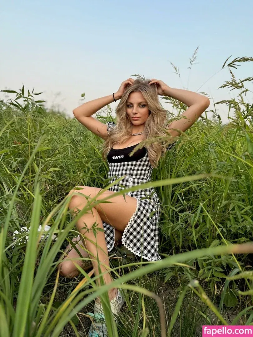 busya18plus Onlyfans Photo Gallery 