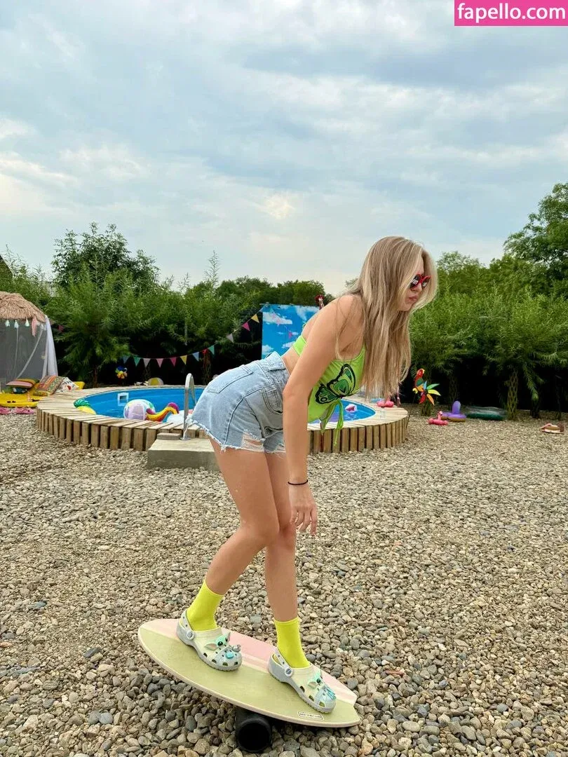 busya18plus Onlyfans Photo Gallery 