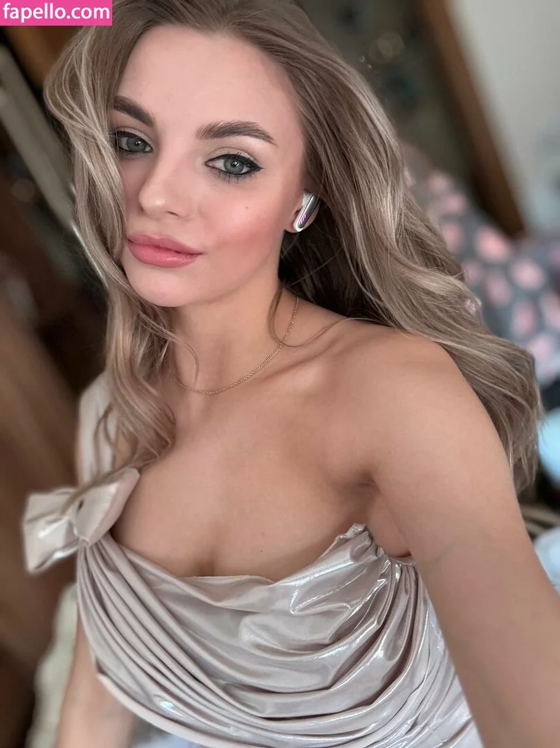 busya18plus Onlyfans Photo Gallery 