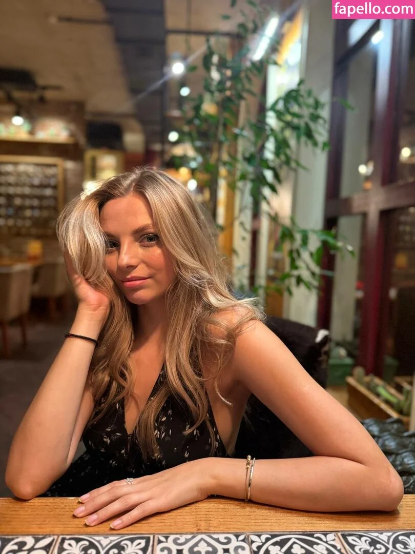 busya18plus Onlyfans Photo Gallery 