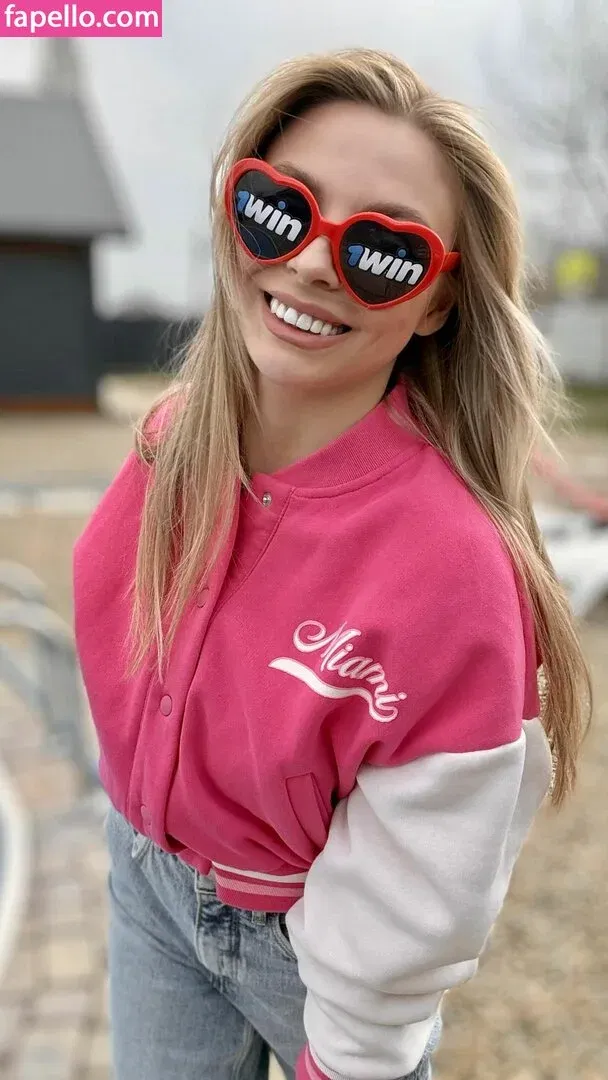 busya18plus Onlyfans Photo Gallery 