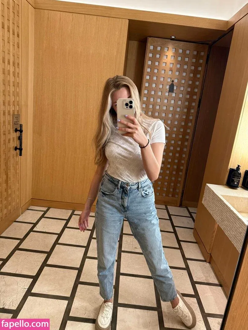 busya18plus Onlyfans Photo Gallery 