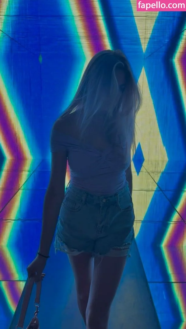 busya18plus Onlyfans Photo Gallery 