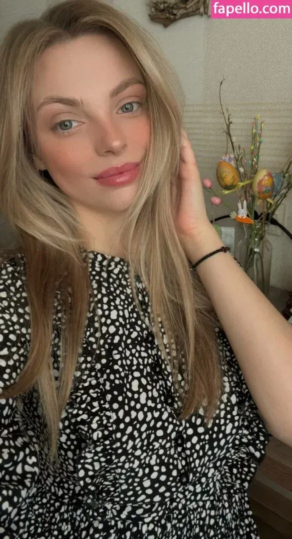 busya18plus Onlyfans Photo Gallery 