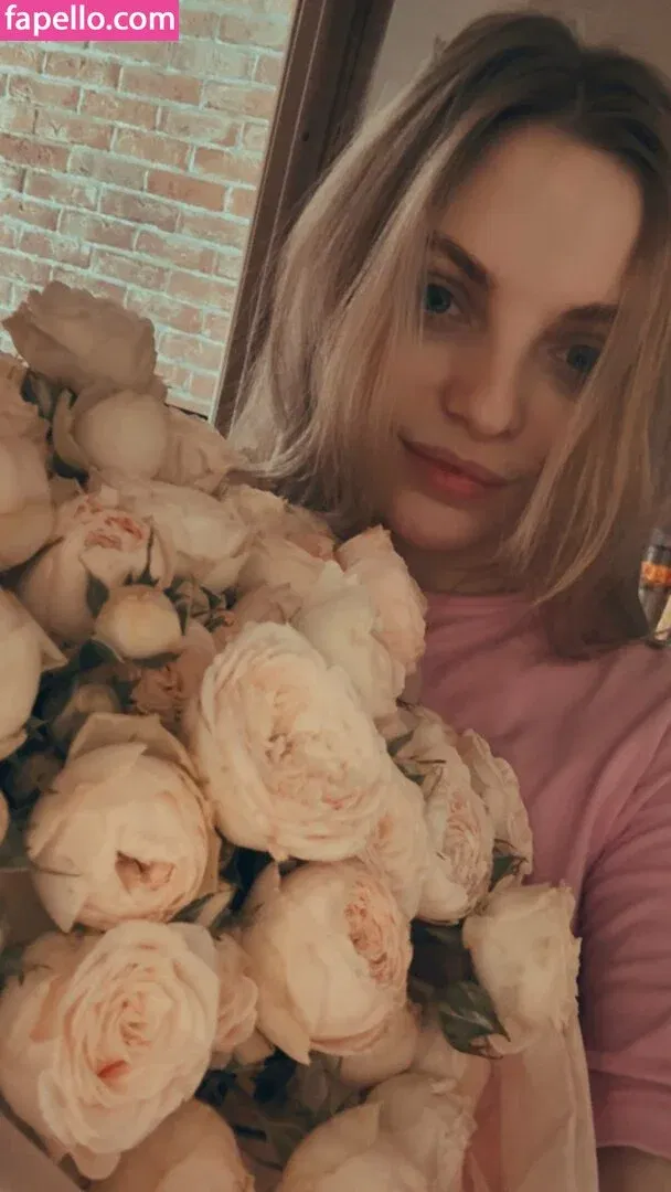 busya18plus Onlyfans Photo Gallery 