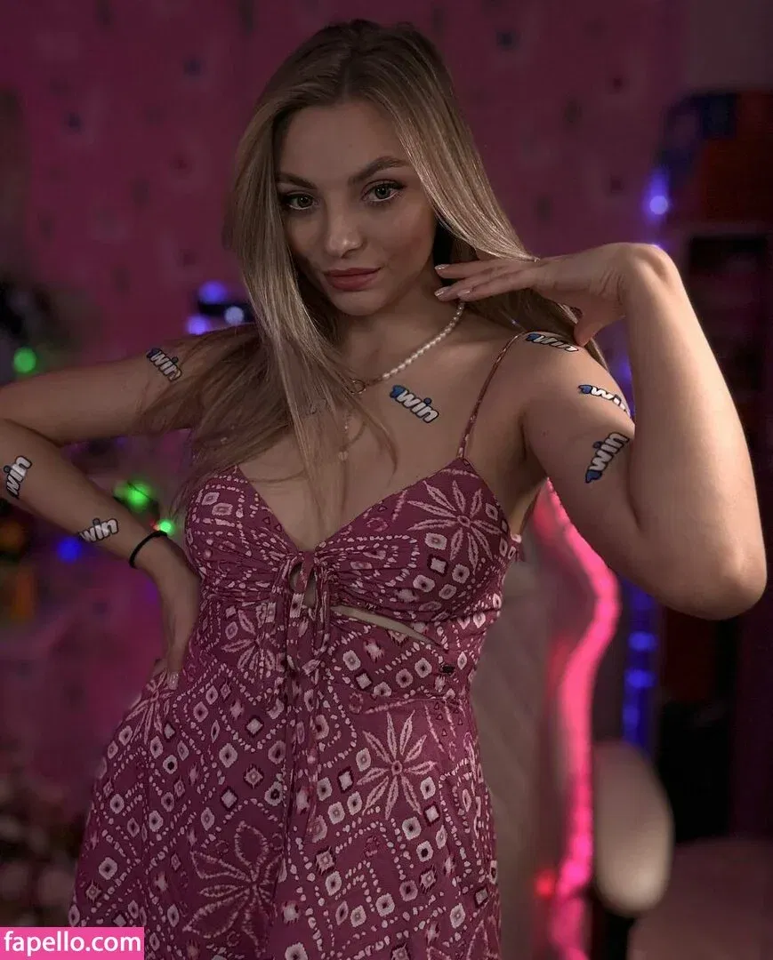 busya18plus Onlyfans Photo Gallery 