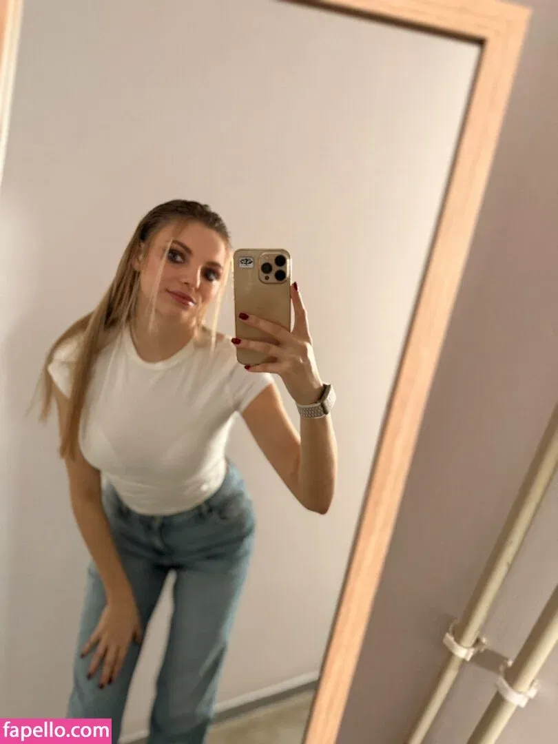 busya18plus Onlyfans Photo Gallery 