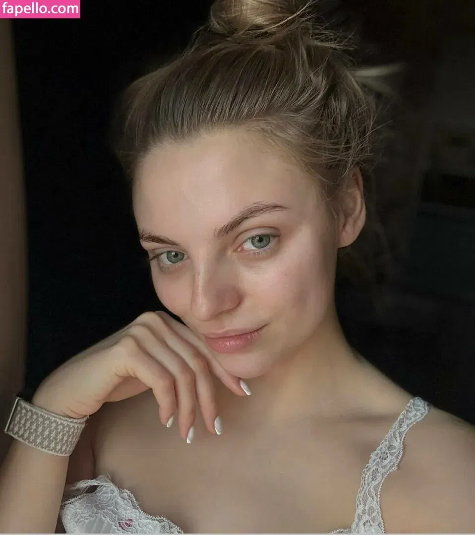 busya18plus Onlyfans Photo Gallery 