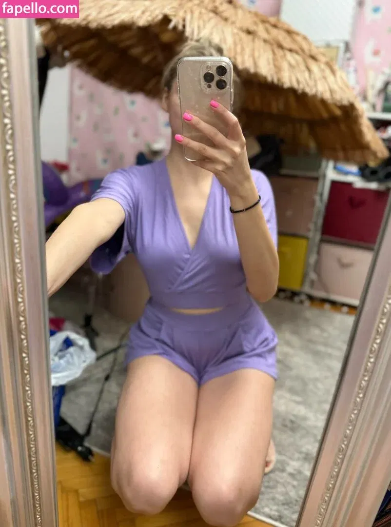 busya18plus Onlyfans Photo Gallery 