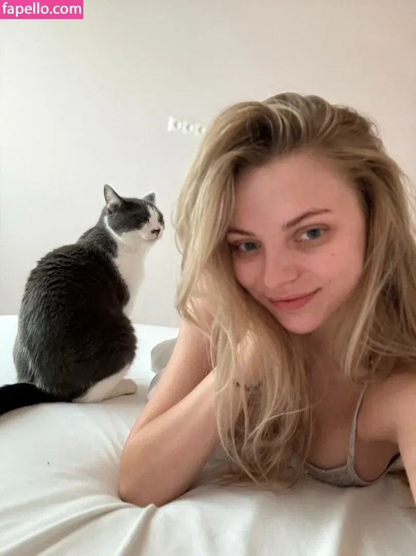 busya18plus Onlyfans Photo Gallery 