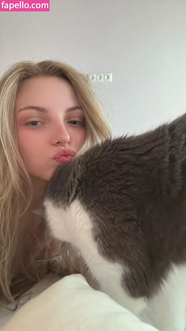 busya18plus Onlyfans Photo Gallery 