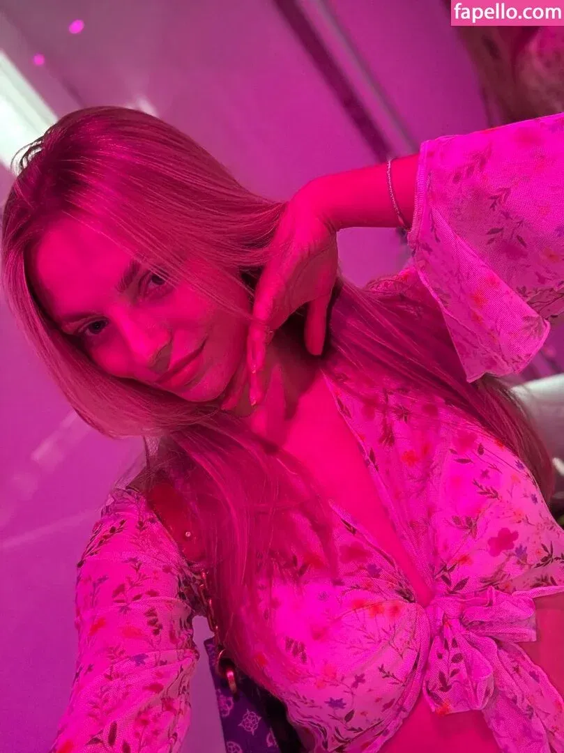 busya18plus Onlyfans Photo Gallery 