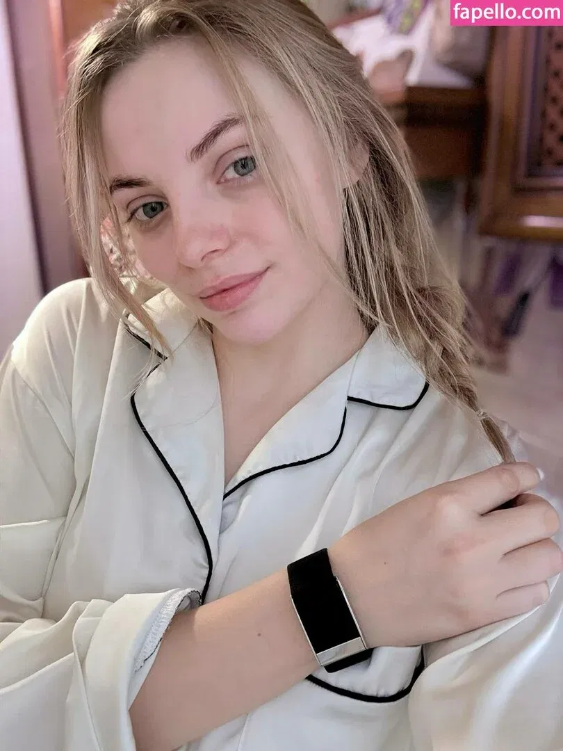 busya18plus Onlyfans Photo Gallery 