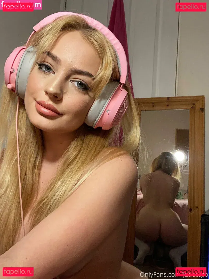 JadeCSGO Onlyfans Photo Gallery 