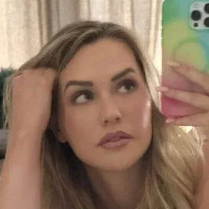 miamalkovafree Onlyfans Photo Gallery 