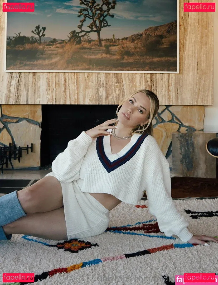 miamalkovafree Onlyfans Photo Gallery 