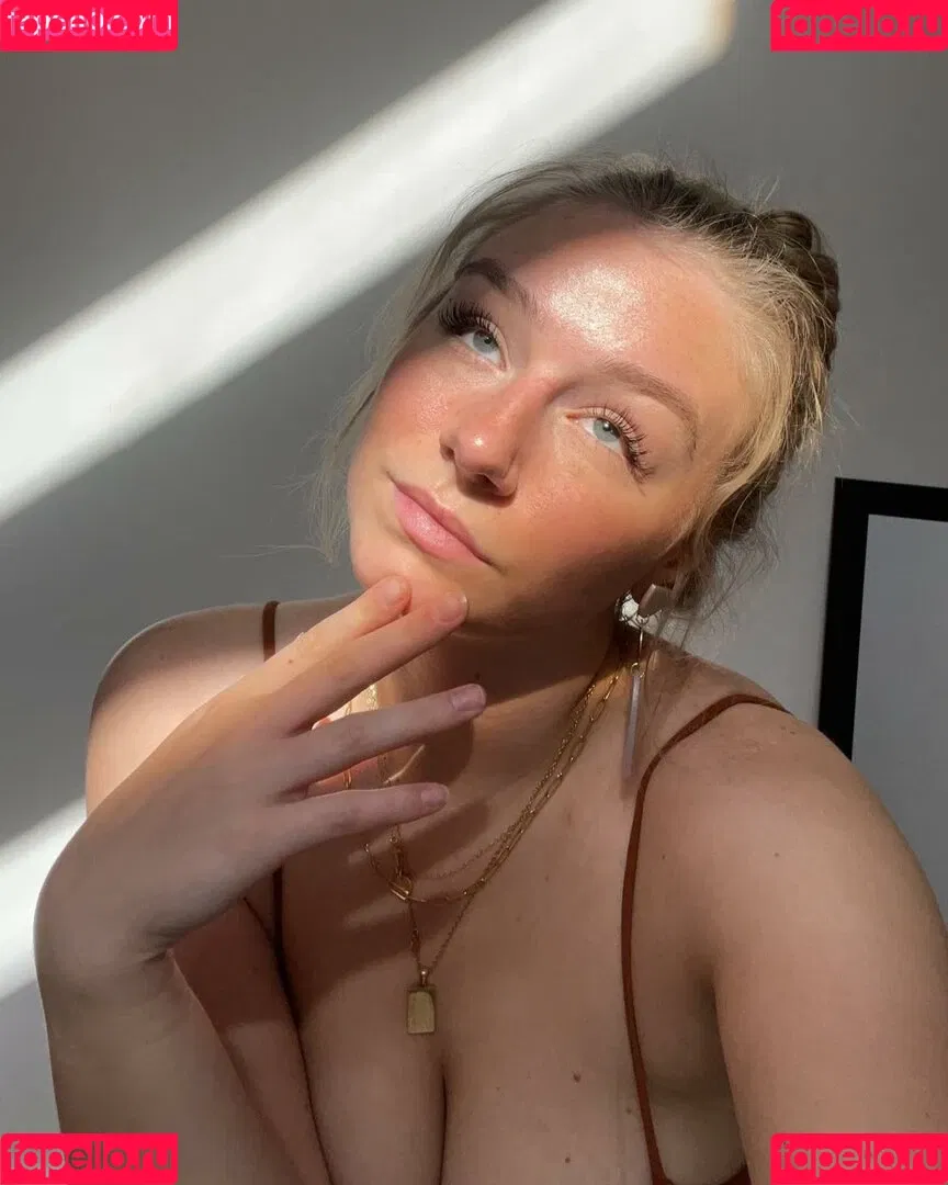 Hannah Alyssa Woods Onlyfans Photo Gallery 