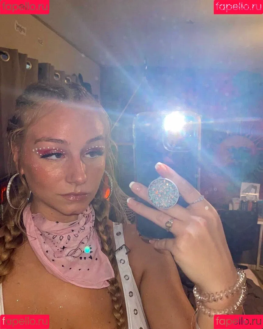 Hannah Alyssa Woods Onlyfans Photo Gallery 