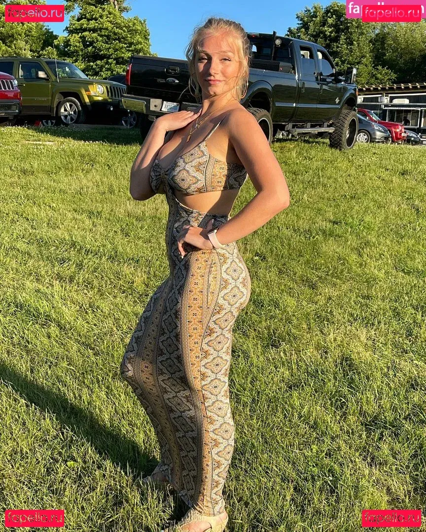 Hannah Alyssa Woods Onlyfans Photo Gallery 