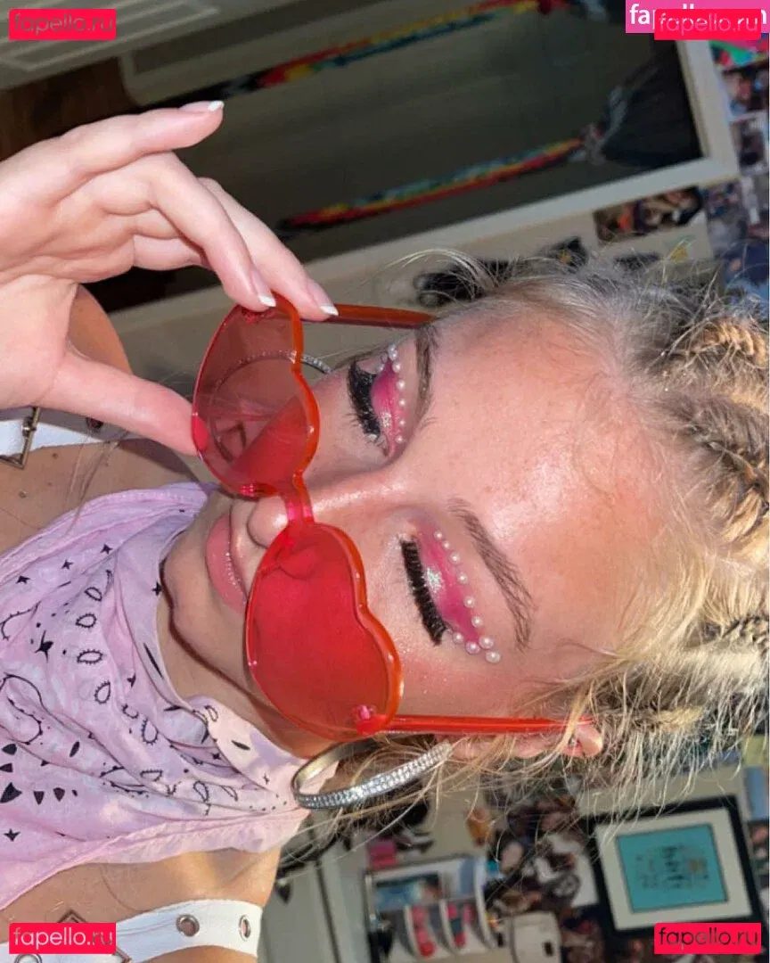 Hannah Alyssa Woods Onlyfans Photo Gallery 