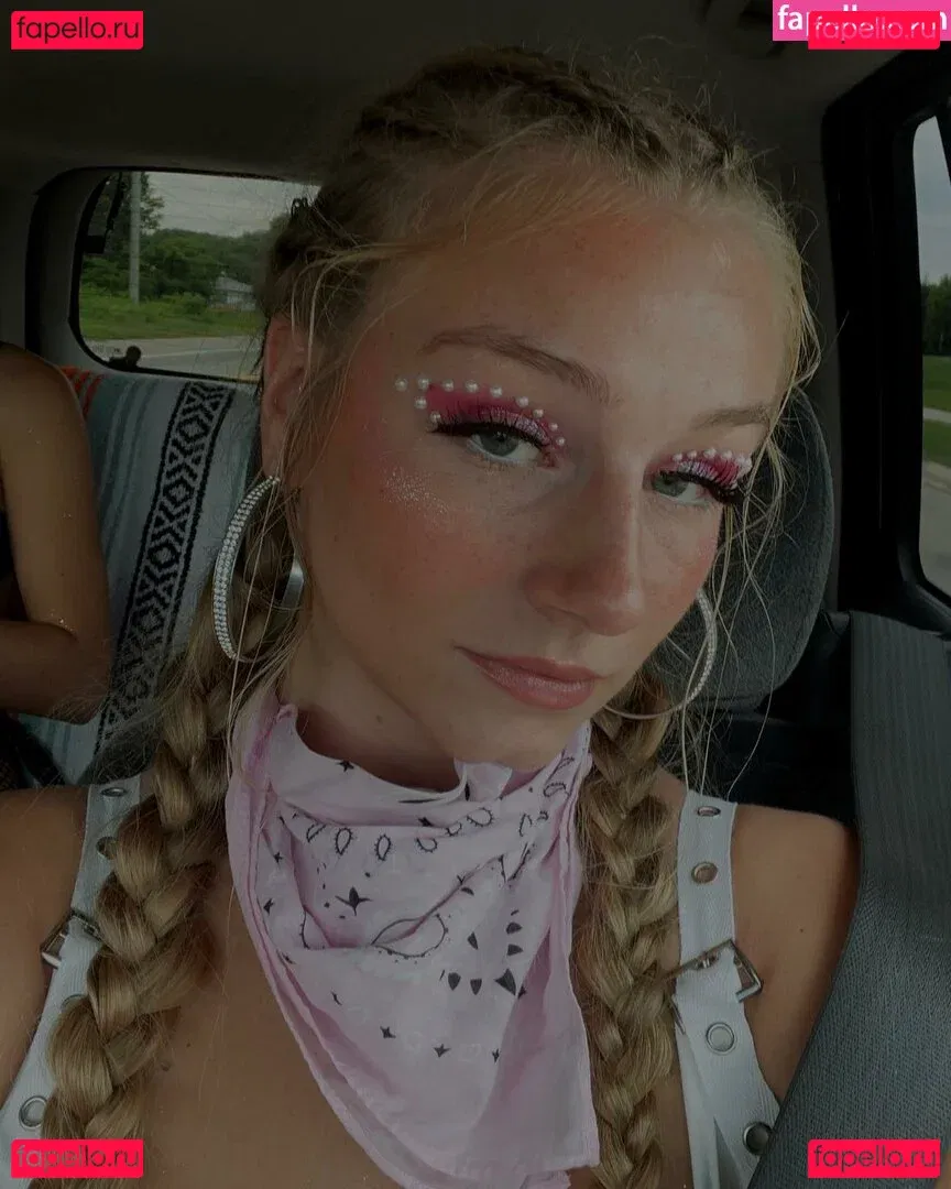 Hannah Alyssa Woods Onlyfans Photo Gallery 