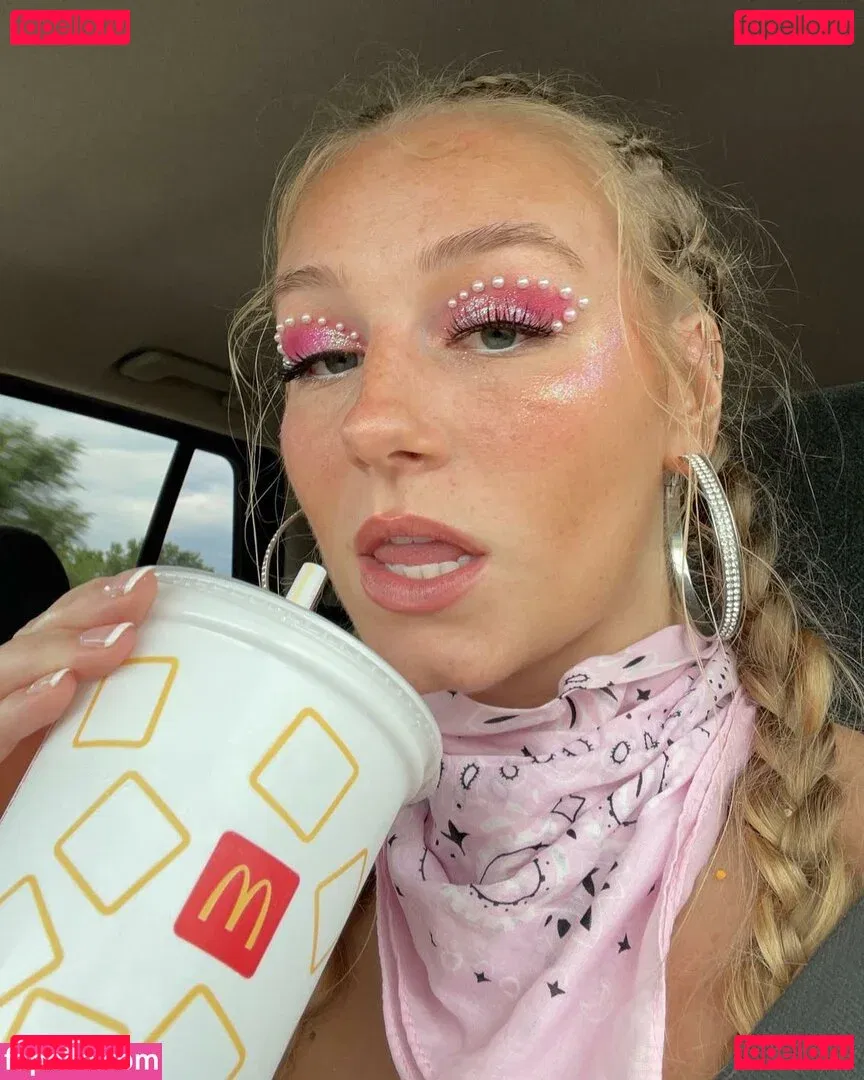 Hannah Alyssa Woods Onlyfans Photo Gallery 