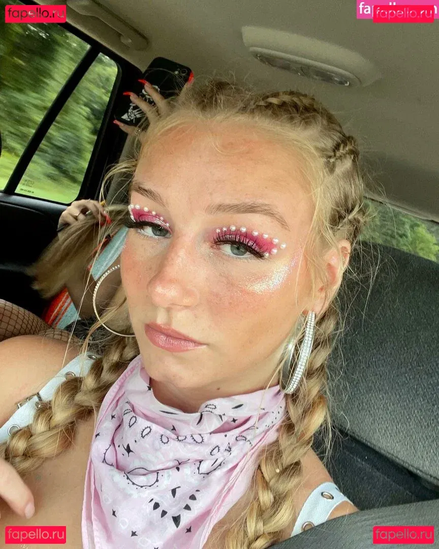 Hannah Alyssa Woods Onlyfans Photo Gallery 