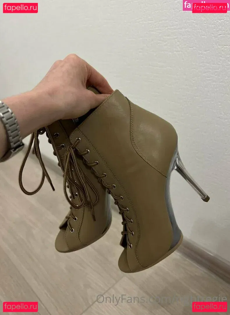 rightregie Onlyfans Photo Gallery 