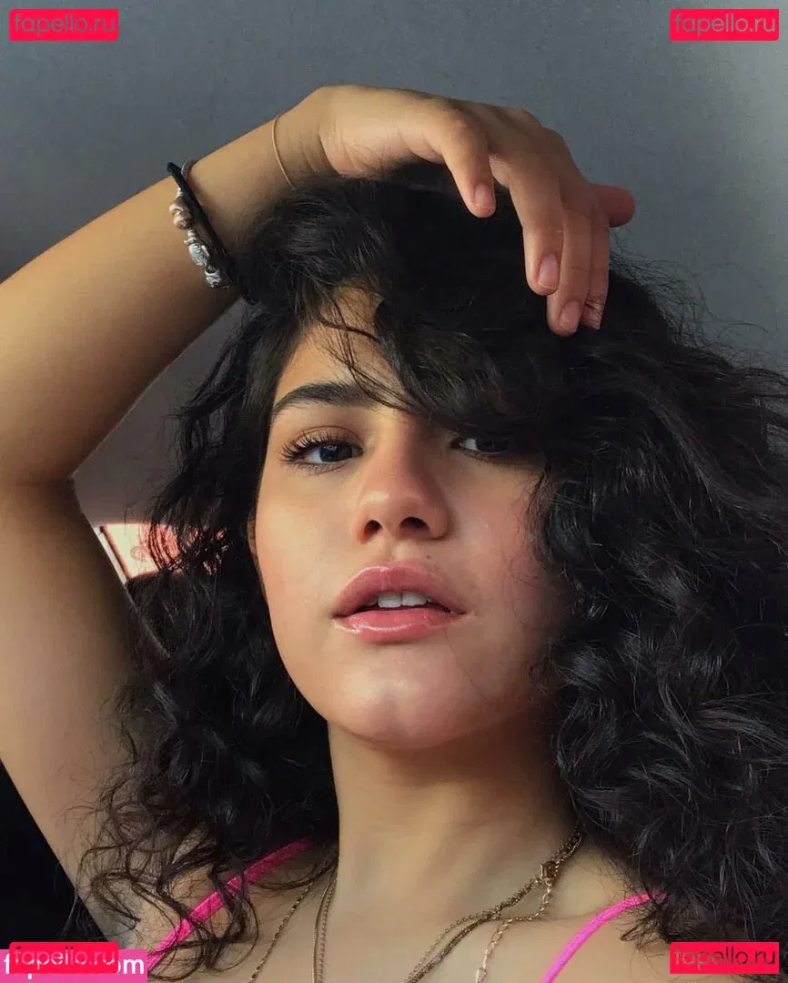 Isabel Neru Onlyfans Photo Gallery 