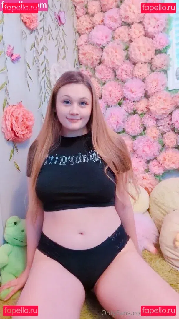 Miinuinu Onlyfans Photo Gallery 