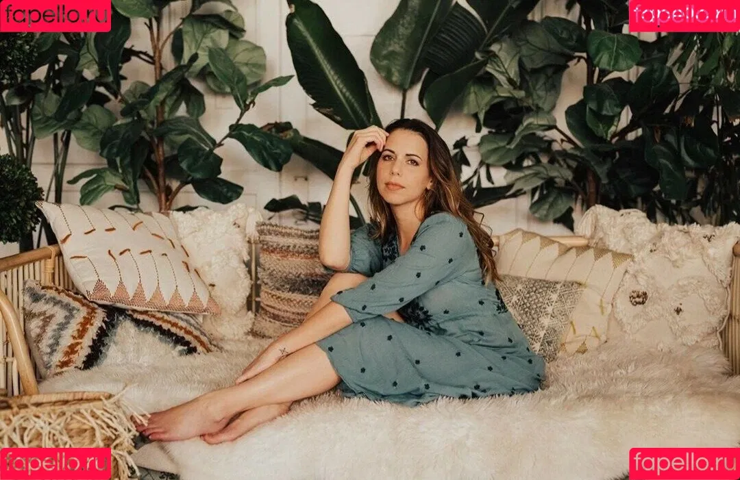 Laura Bailey Onlyfans Photo Gallery 