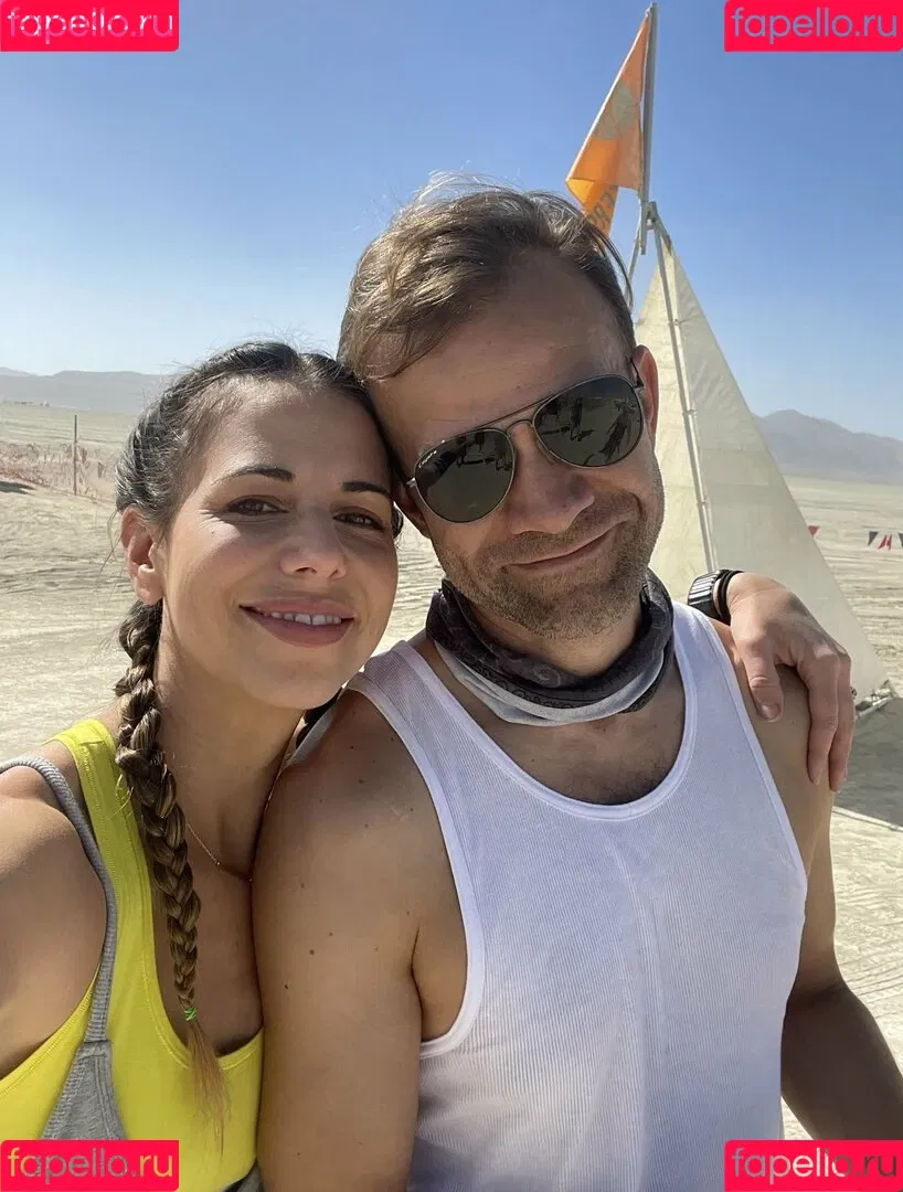 Laura Bailey Onlyfans Photo Gallery 