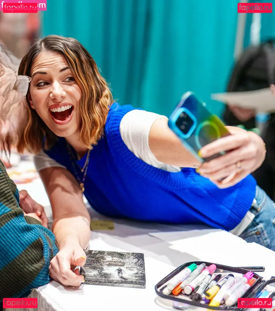 Laura Bailey Onlyfans Photo Gallery 