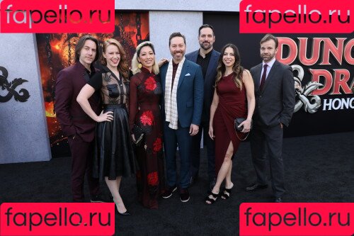 Laura Bailey Onlyfans Photo Gallery 