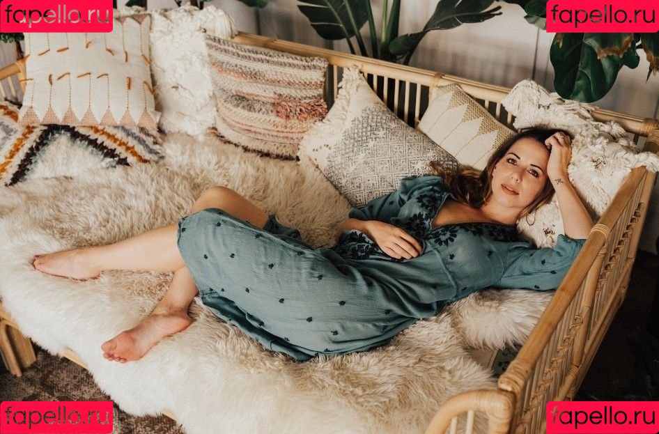 Laura Bailey Onlyfans Photo Gallery 